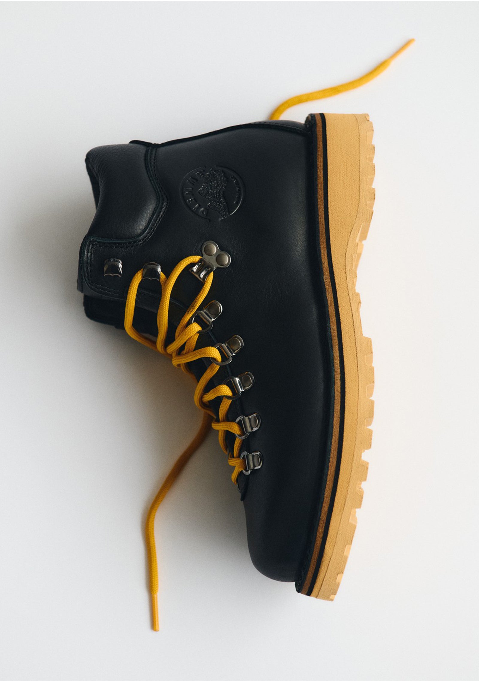 Roccia Vet Black Full Grain M